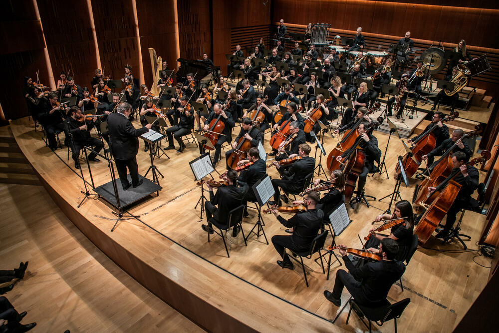 Crnogorski simfonijski orkestar pod upravom Mladena Tarbuka