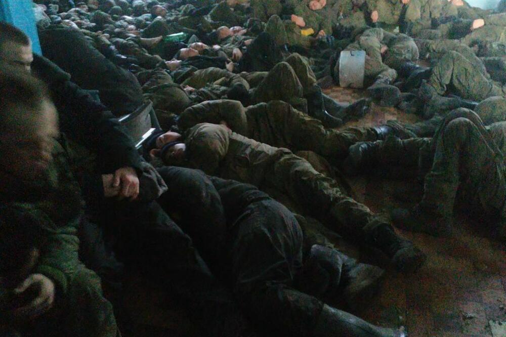 Na društvenim mrežama objavljene fotografije ruskih vojnika na stanici u Dolbinu, Foto: Twitter