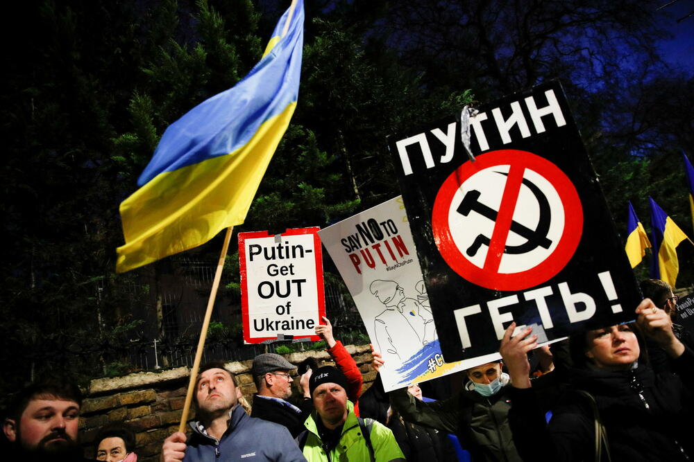 Protesti ispred ruske ambasade u Londonu