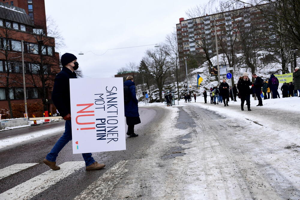 Demonstranti na protestima u Stokholmu pozivaju na hitno uvođenje sankcija Rusiji, Foto: Rojters