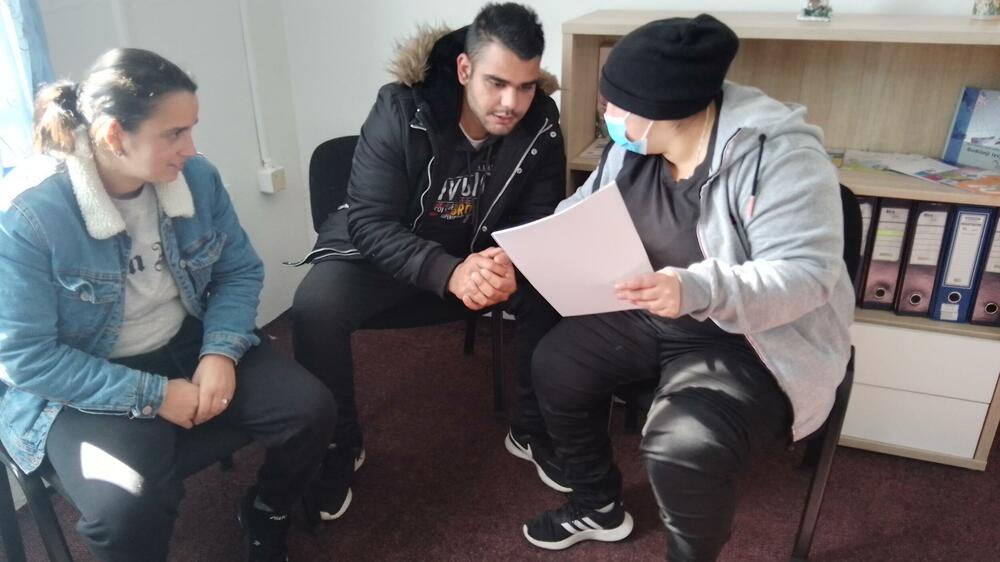 <p>Obuka je organizovana kroz zajednički projekat Evropske unije i Vlade Crne Gore, &bdquo;Socijalno uključivanje Roma/Romkinja i Egipćana/Egipćanki uz posredovanje saradnika za inkluziju&ldquo;</p>