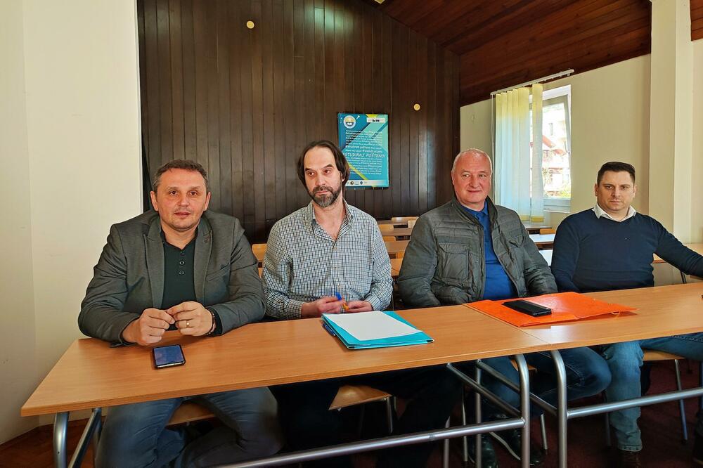 Sa pres konferencije tivatske vlasti, Foto: Siniša Luković