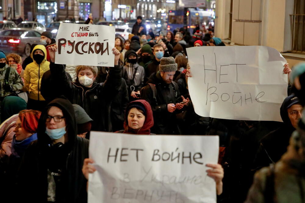 Sa antiratnih protesta u Sankt Petersburgu