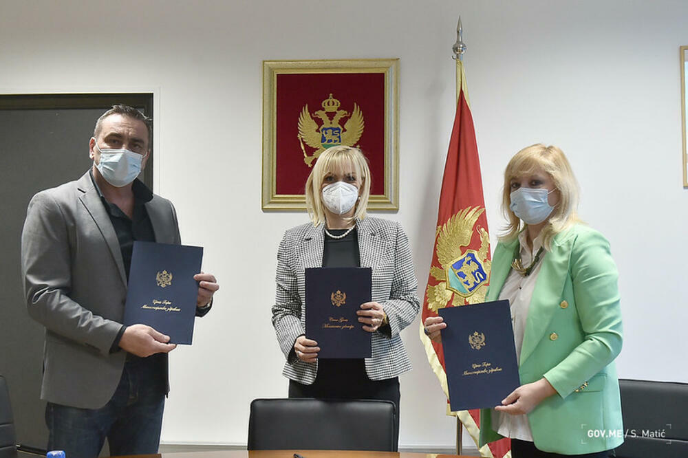 Sa potpisivanja ugovora, Foto: Gov.me/Saša Matić