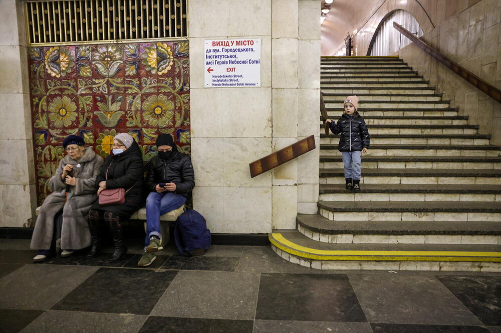 Građani Kijeva su se u metro sklonili od očekivanih ruskih napada, Foto: UMIT BEKTAS