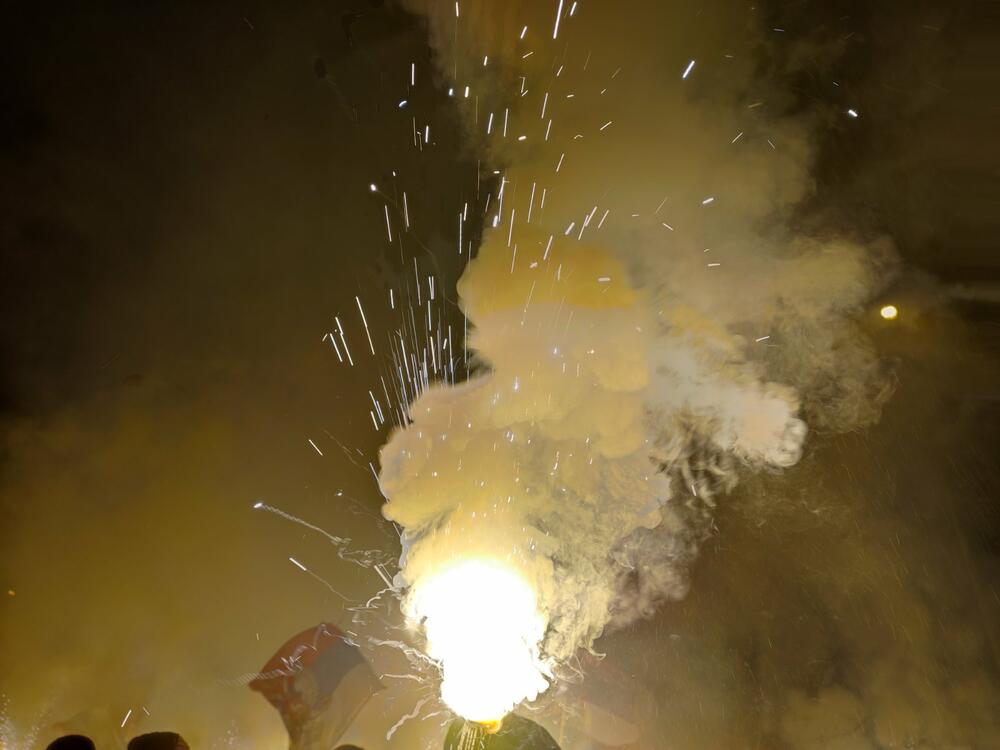 <p>Demokratski front (DF) večeras je organizovao akciju "Blokadom protiv izdaje" kojom je bilo blokirano 17 saobraćajnica u 15 crnogorskih gradova</p>