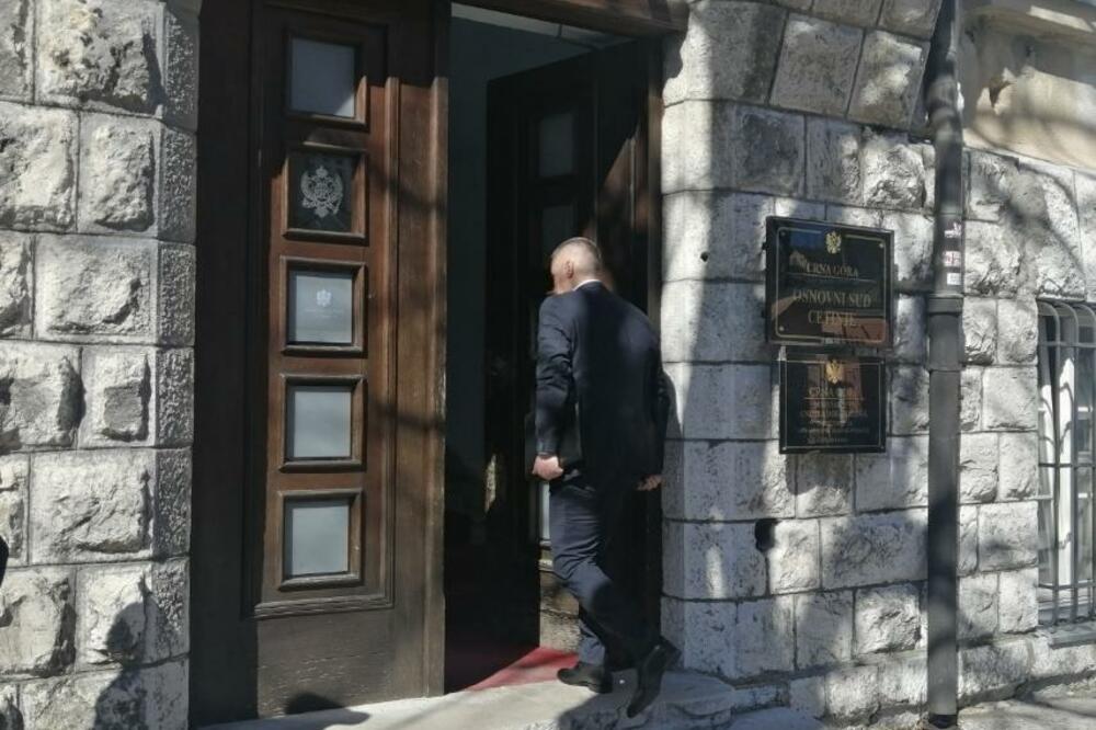 Veljović ulazi u zgradu suda na Cetinju, Foto: Jelena Jovanović