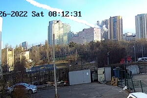 Snimak projektila koji je pogodio stambenu zgradu u Kijevu