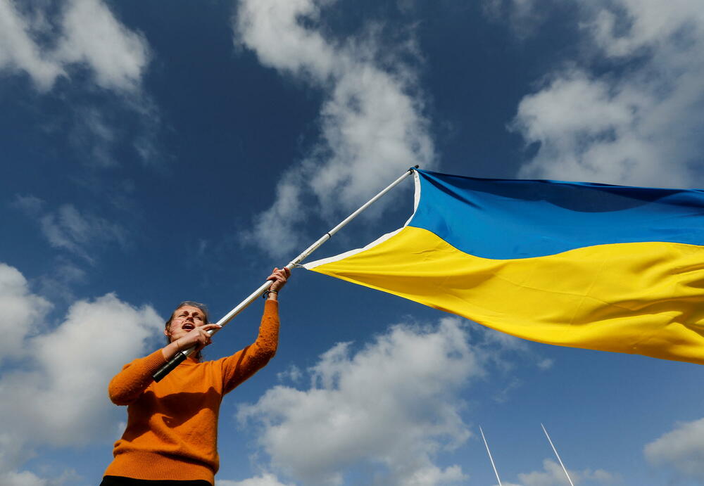 <p>Stotine ljudi protestovalo je u Londonu, Milanu, Budimpešti, Ankari, Tokiju, Tajvanu uzvikujući "Stop ratu!" i "Mir u Ukrajini", "Stani uz Ukrajinu!" i "Slava Ukrajini!"</p>