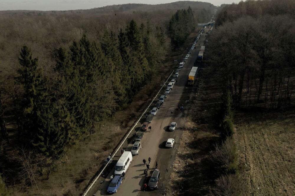 Kolone vozila kod graničnog prelaza Šegini sa Poljskom, Foto: Reuters