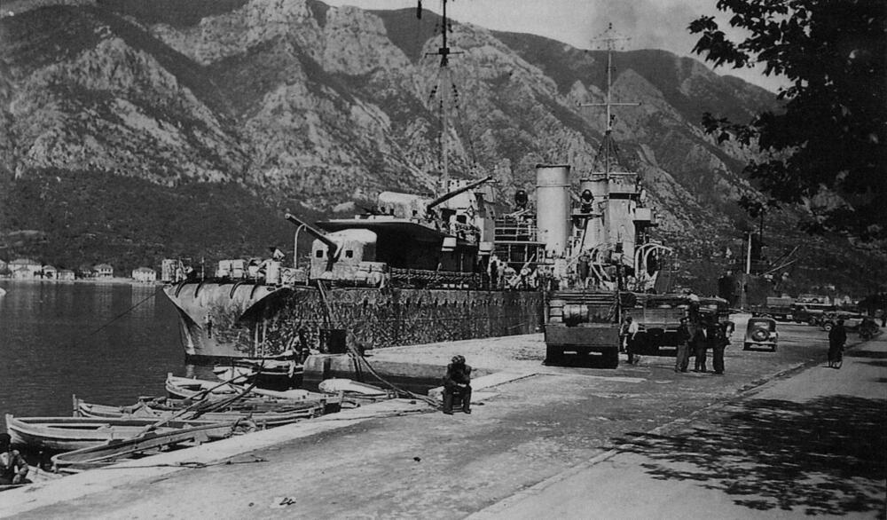 Luka Kotor za vrijeme okupacije