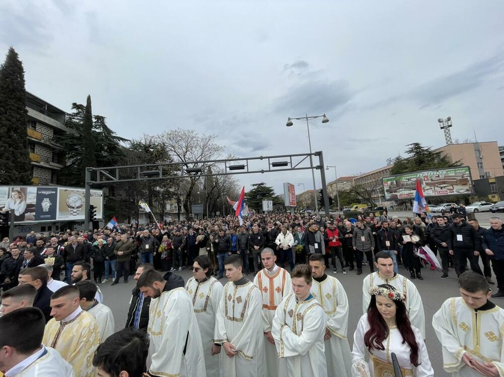 <p>"Molimo se Bogu, kako je on nas osnaživao ljubavlju, da i njega Bog ukrijepi da sačuva jedinstvo svoga naroda i kanonsko jedinstvo Ukrajinske pravoslavne crkve, u zajednici sa svim svetim Božijim crkvama", kazao je mitropolit crnogorsko-primorski</p>