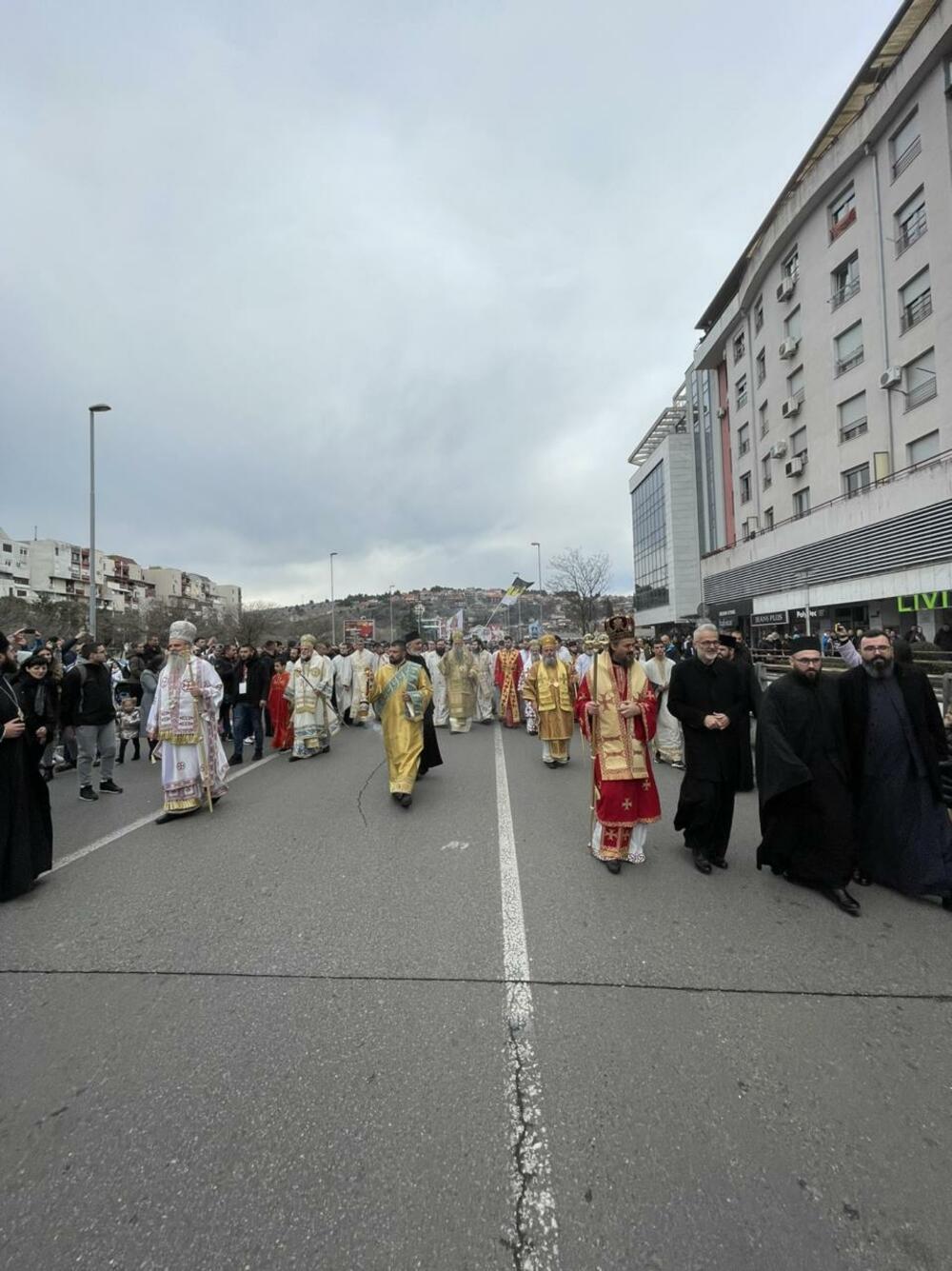 <p>"Molimo se Bogu, kako je on nas osnaživao ljubavlju, da i njega Bog ukrijepi da sačuva jedinstvo svoga naroda i kanonsko jedinstvo Ukrajinske pravoslavne crkve, u zajednici sa svim svetim Božijim crkvama", kazao je mitropolit crnogorsko-primorski</p>