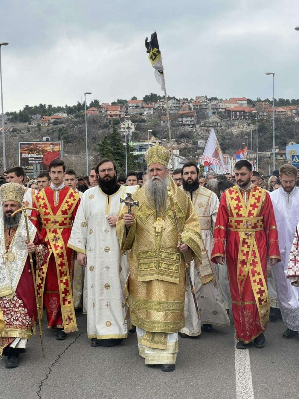 <p>"Molimo se Bogu, kako je on nas osnaživao ljubavlju, da i njega Bog ukrijepi da sačuva jedinstvo svoga naroda i kanonsko jedinstvo Ukrajinske pravoslavne crkve, u zajednici sa svim svetim Božijim crkvama", kazao je mitropolit crnogorsko-primorski</p>