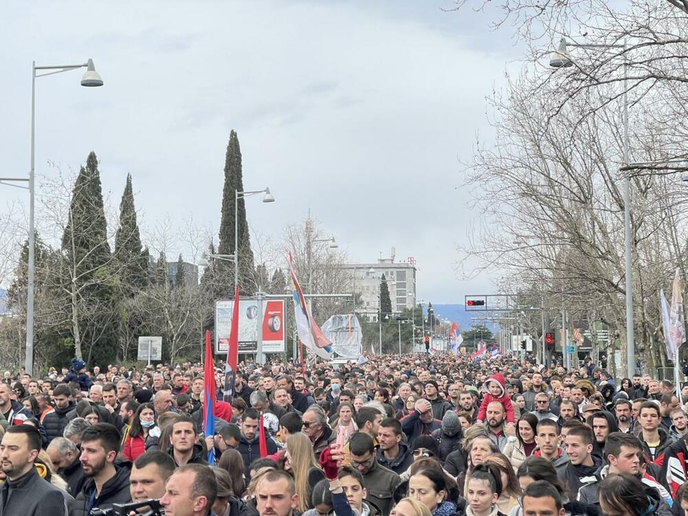 <p>"Molimo se Bogu, kako je on nas osnaživao ljubavlju, da i njega Bog ukrijepi da sačuva jedinstvo svoga naroda i kanonsko jedinstvo Ukrajinske pravoslavne crkve, u zajednici sa svim svetim Božijim crkvama", kazao je mitropolit crnogorsko-primorski</p>
