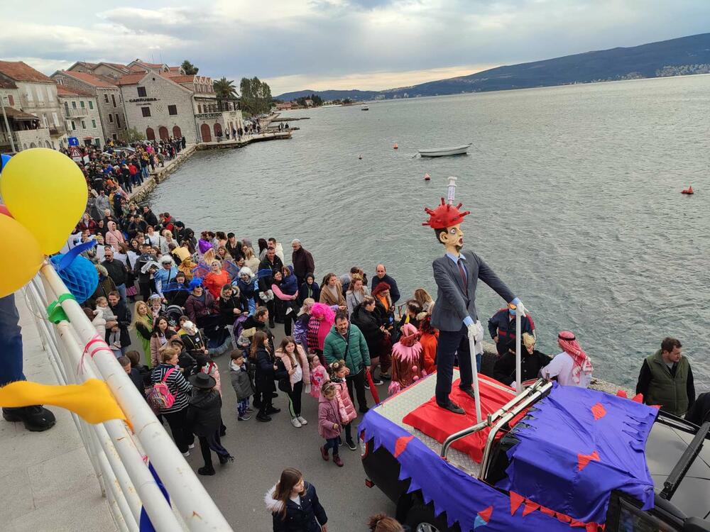 <p>Posjetioci iz drugih gradova i veliki broj, posebno najmlađih maškara su se u maštovitim i raznovrsnim kostimima pojavili na fešti i proveselili, ispraćajuči na lomači karnevalsku lutku koja simbolično, predstavlja svo zlo i loše stvari što se ljudima ovog kraja desile u protekloj godini</p>