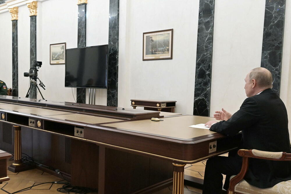 Putin na sastanku sa ministrom odbrane Sergejom Šojguom i načelnikom Generalštaba Valerijem Gerasimovim, Foto: Rojters