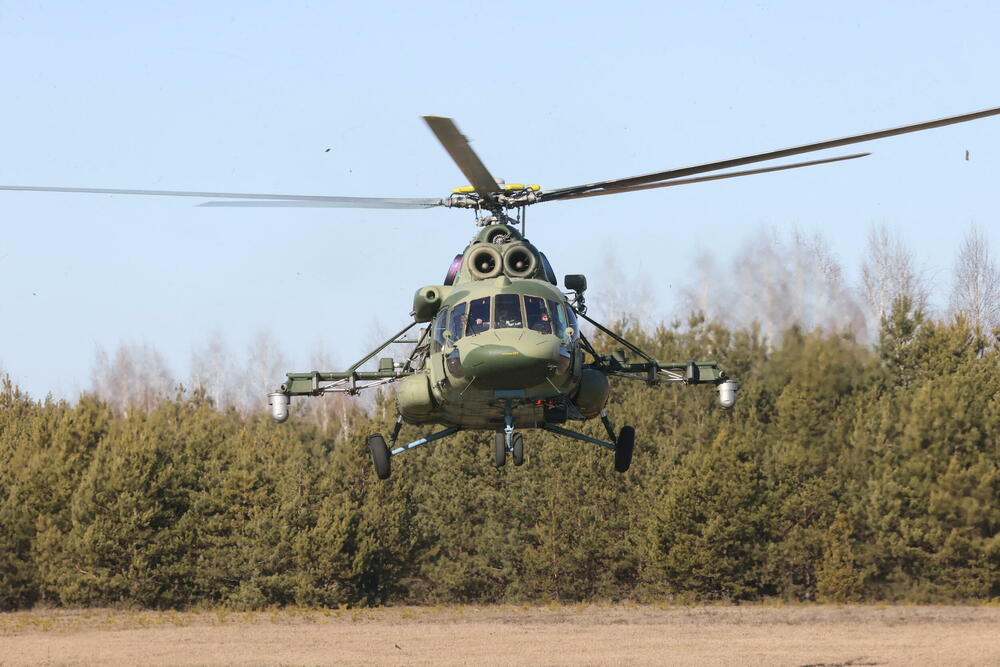 <p>Savjetnik ukrajinskog predsjednika Mihail Podoljak kazao je da su pregovori sa Rusijom u Bjelorusiji počeli, prenosi Rojters. Ranije je najavljeno da pregovori treba da počnu u 10 sati po srednjoevropskom vremenu. Agencija je objavila fotografije lokacije na kojoj će se voditi pregovori, kao i snimke dolaska ukrajinske delegacije u Gomelj.</p>