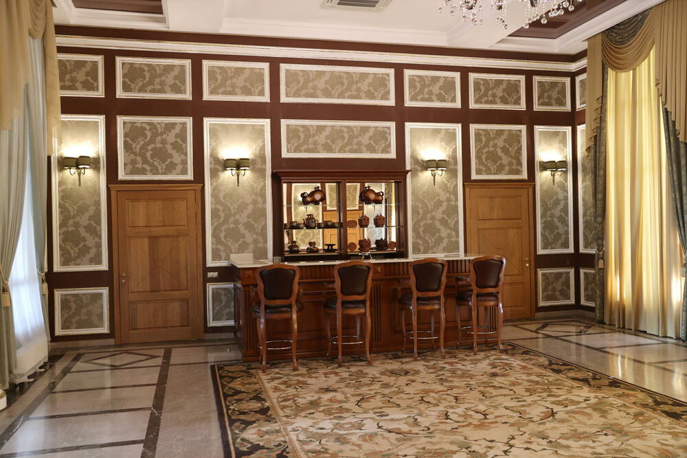 <p>Savjetnik ukrajinskog predsjednika Mihail Podoljak kazao je da su pregovori sa Rusijom u Bjelorusiji počeli, prenosi Rojters. Ranije je najavljeno da pregovori treba da počnu u 10 sati po srednjoevropskom vremenu. Agencija je objavila fotografije lokacije na kojoj će se voditi pregovori, kao i snimke dolaska ukrajinske delegacije u Gomelj.</p>