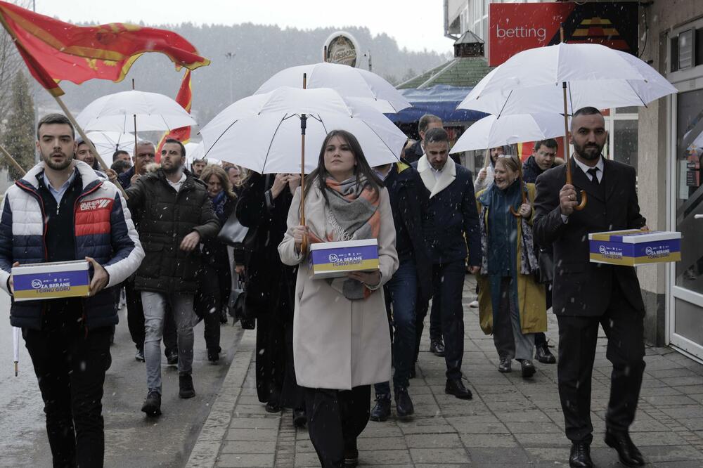 Sa predaje liste u Beranama, Foto: Služba za odnose sa javnošću DPS-a Crne Gore