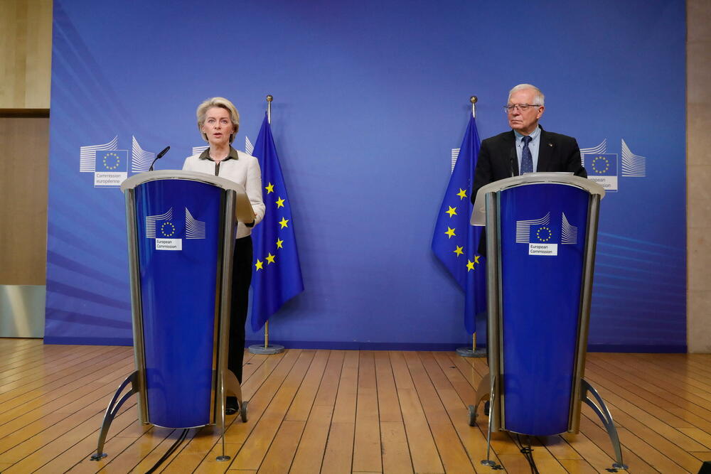 Ursula fon der Lajen i Žozep Borel