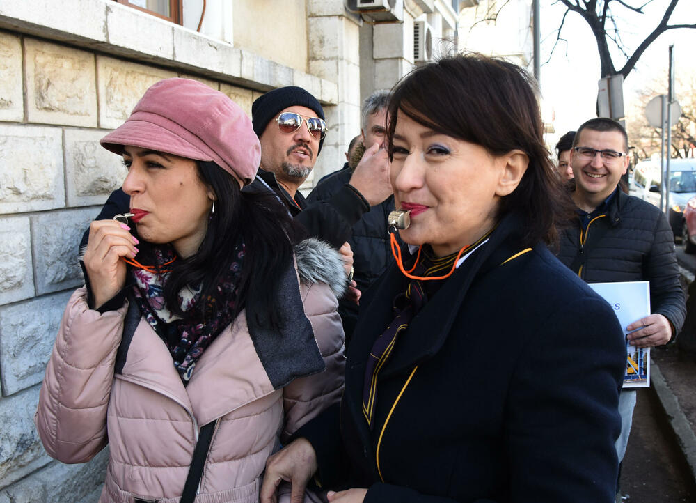 <p>"Napominjemo još i da krivične prijave koje je do sada podnijela stečajna uprava još nijesu kompletirane i da je u toku obezbjeđivanje dodatnih i dopunskih dokaza o ciljanom uništavanju državne infrastrukture, odnosno Montenegro Airlines", kazao je Srđan Habić, jedan od predstavnika radnika angažovanih u stečaju</p>