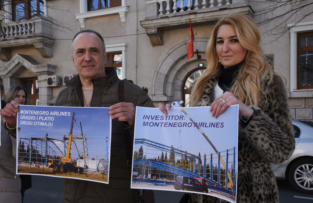 <p>"Napominjemo još i da krivične prijave koje je do sada podnijela stečajna uprava još nijesu kompletirane i da je u toku obezbjeđivanje dodatnih i dopunskih dokaza o ciljanom uništavanju državne infrastrukture, odnosno Montenegro Airlines", kazao je Srđan Habić, jedan od predstavnika radnika angažovanih u stečaju</p>