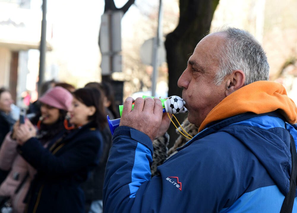<p>"Napominjemo još i da krivične prijave koje je do sada podnijela stečajna uprava još nijesu kompletirane i da je u toku obezbjeđivanje dodatnih i dopunskih dokaza o ciljanom uništavanju državne infrastrukture, odnosno Montenegro Airlines", kazao je Srđan Habić, jedan od predstavnika radnika angažovanih u stečaju</p>