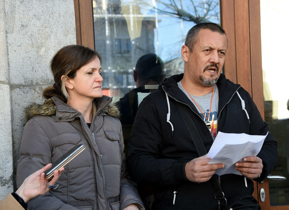 <p>"Napominjemo još i da krivične prijave koje je do sada podnijela stečajna uprava još nijesu kompletirane i da je u toku obezbjeđivanje dodatnih i dopunskih dokaza o ciljanom uništavanju državne infrastrukture, odnosno Montenegro Airlines", kazao je Srđan Habić, jedan od predstavnika radnika angažovanih u stečaju</p>