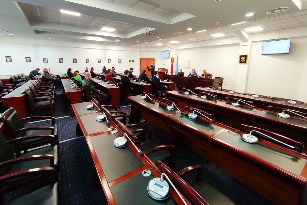 Prazne klupe opozicije i juče u Tivtu, Foto: Siniša Luković