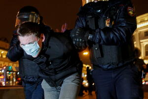 Nastavljeni anti-ratni protesti u Putinovom rodnom gradu, policija...