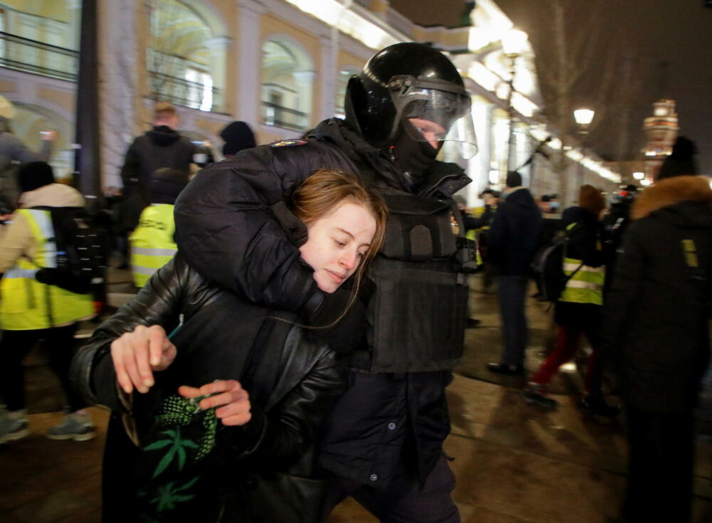 <p>"France 24" javlja da je do utorka policija privela više od 6.500 demonstranata</p>