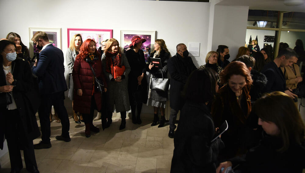 <p>Ženski klub Skupštine Crne Gore obilježava godinu dana postojanja, a likovnom izložbom, u galeriji "Centar", skreću pažnju i na položaj umjetnica</p>