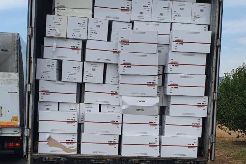 Prihod budžeta od akciza veći za 14 miliona: Sa jedne od zapljena ilegalnih cigareta, Foto: Uprava policije
