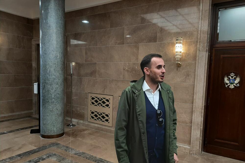 Konatar dolazi na sastanak, Foto: Nikola Dragaš