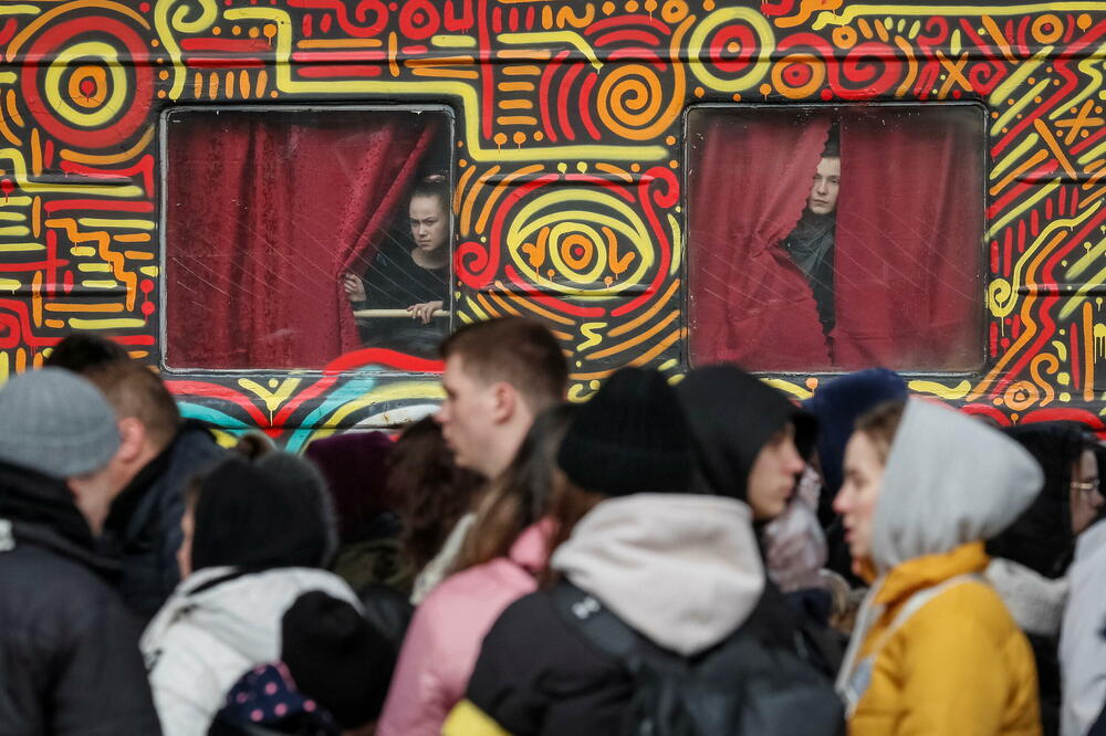 Jedan od vozova za evakuaciju stanovništva u Kijevu, Foto: Reuters