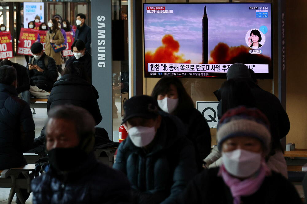 Televizijski izvještaj o lansiranju rakete u Seulu, Foto: Reuters