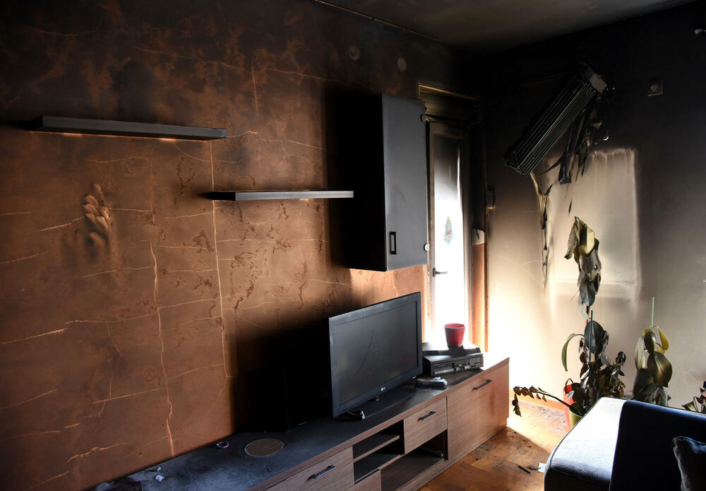 <p>Svi koji žele da pomognu Snežani Nešković da renovira stan mogu novac uplatiti na žiro-račun 530-0000100167522-52 kod NLB banke</p>