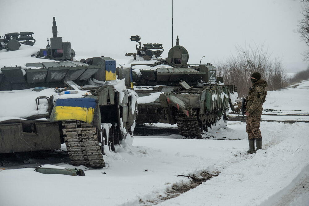 Ukrajinski vojnici pored zarobljenih ruskih tenkova u Harkovskoj oblasti, Foto: IRINA RYBAKOVA/PRESS SERVICE OF