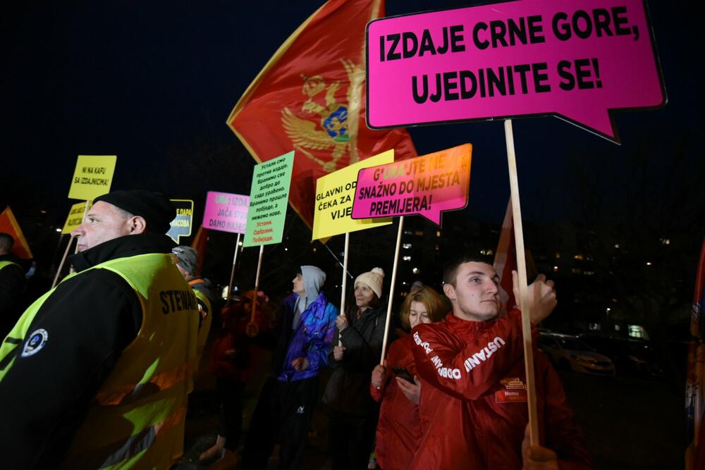 <p>Novi protest Demokrata, kako je najavljeno, održaće se u četvrtak u Herceg Novom, a nakon toga u nedjelju u Podgorici</p>