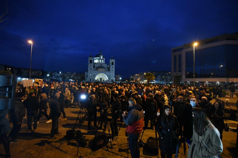 <p>Novi protest Demokrata, kako je najavljeno, održaće se u četvrtak u Herceg Novom, a nakon toga u nedjelju u Podgorici</p>