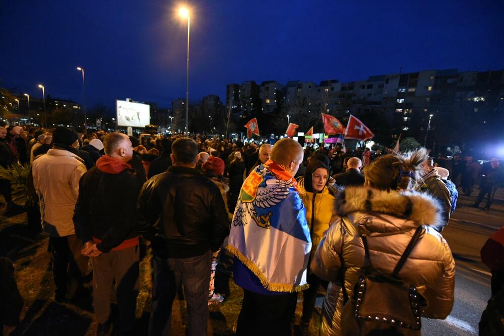 <p>Novi protest Demokrata, kako je najavljeno, održaće se u četvrtak u Herceg Novom, a nakon toga u nedjelju u Podgorici</p>