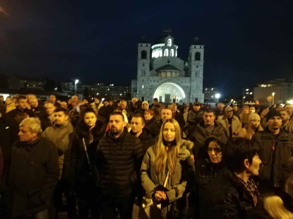 <p>Novi protest Demokrata, kako je najavljeno, održaće se u četvrtak u Herceg Novom, a nakon toga u nedjelju u Podgorici</p>