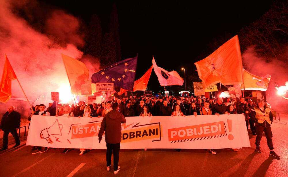 <p>Novi protest Demokrata, kako je najavljeno, održaće se u četvrtak u Herceg Novom, a nakon toga u nedjelju u Podgorici</p>