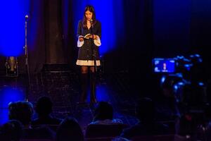 Povezuje ekonomiju i poeziju i uživa u tome