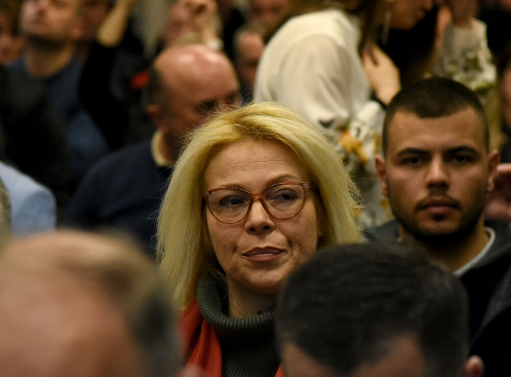 <p>Za ulazak SNP-a u manjinsku vladu glasalo je 97 članova Glavnog odbora partije, a 32 člana su bila protiv</p>