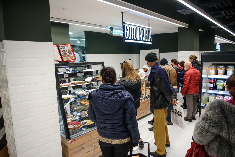 <p>Iz AROME su saopštili da su pored, značajnih popusta u periodu od 7. do 9. marta, za kupce pripremili razne poklone i druge cjenovne povoljnosti, a više informcija o tome može se naći <a href="https://aromamarketi.me/aroma-novosti/nova-aroma-na-staroj-adresi-mediteranska-bb-tc-plaza-budva/">ovdje.</a></p>