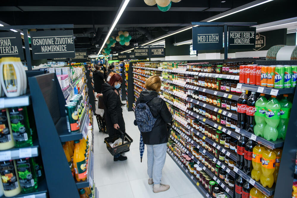 <p>Iz AROME su saopštili da su pored, značajnih popusta u periodu od 7. do 9. marta, za kupce pripremili razne poklone i druge cjenovne povoljnosti, a više informcija o tome može se naći <a href="https://aromamarketi.me/aroma-novosti/nova-aroma-na-staroj-adresi-mediteranska-bb-tc-plaza-budva/">ovdje.</a></p>