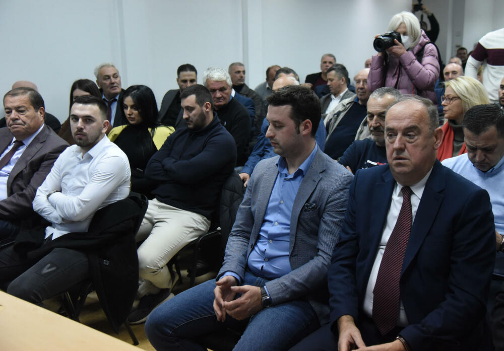 <p>Za ulazak SNP-a u manjinsku vladu glasalo je 97 članova Glavnog odbora partije, a 32 člana su bila protiv</p>