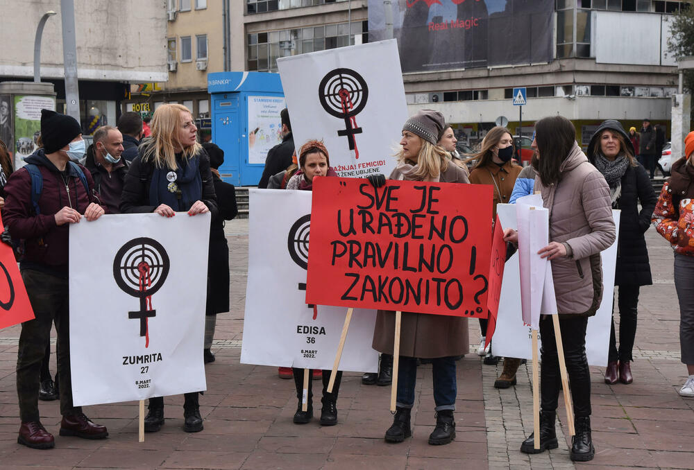 <p>Raičević je pozvala poslanike "da se barem jednom ujedine" i da im pomognu u borbi za život, da iskoriste kontrolnu funkciju parlamenta i pokrenu parlamentarnu istragu</p>